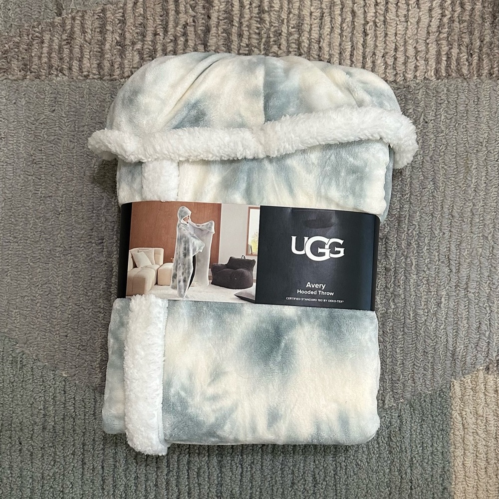 NWT UGG Avery Hooded Throw in Fog & Snow Tie-Dye - Picture 4 of 8